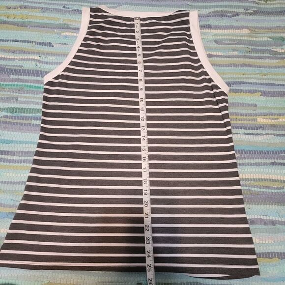 Ladies Black White Striped Sleeveless Blouse Top sz Med - Picture 11 of 14